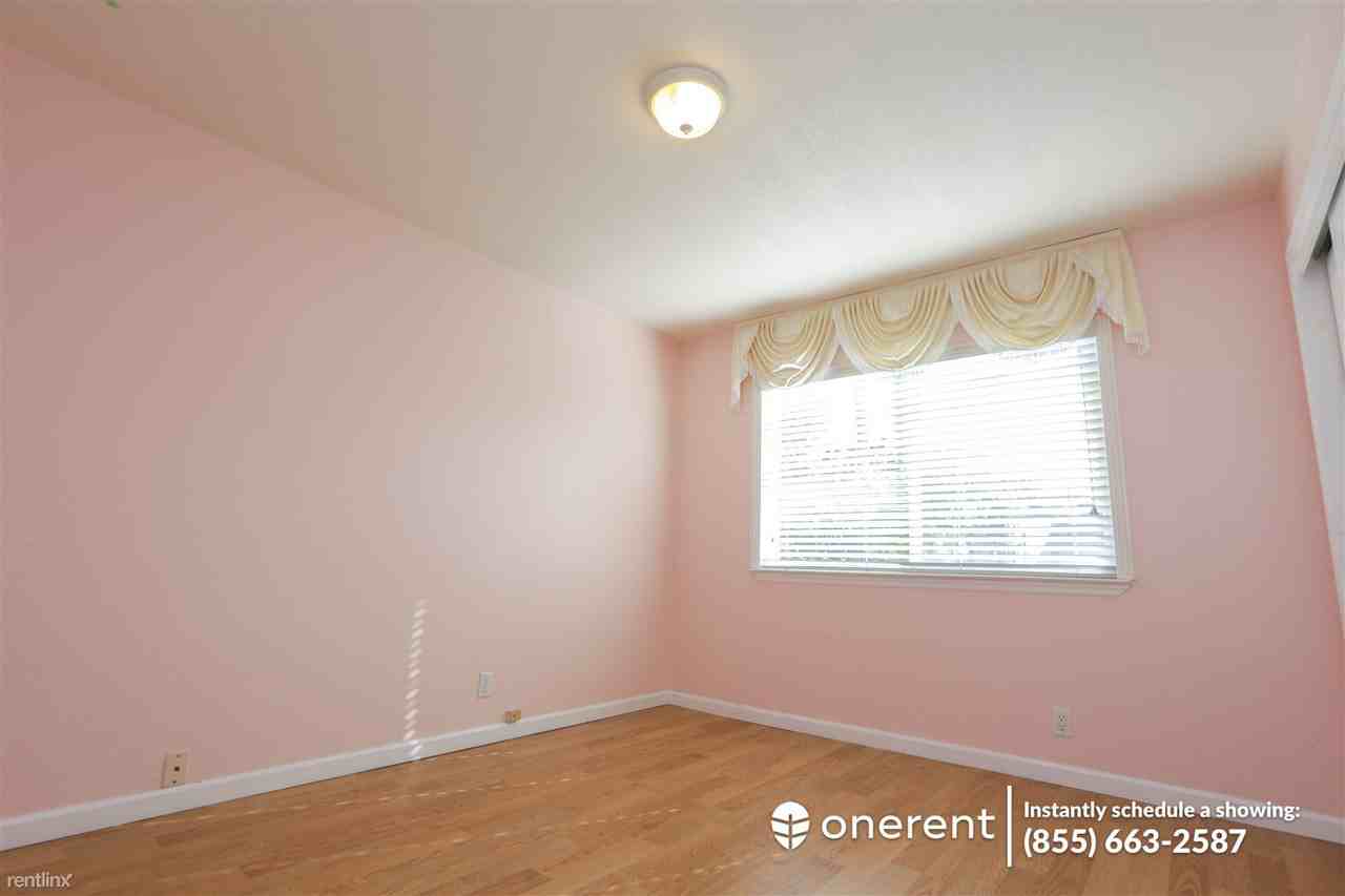 986 Wallace Dr - Photo 2 of 26