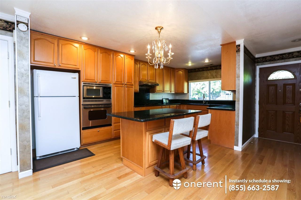 986 Wallace Dr - Photo 3 of 26