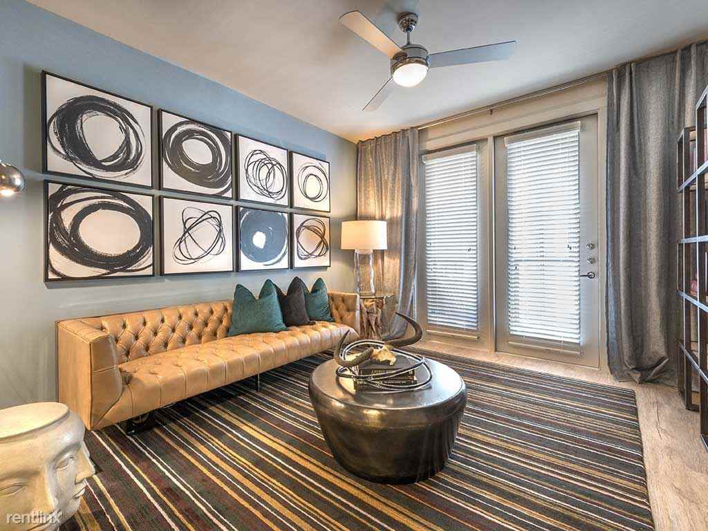 720 Fannin St - Photo 3 of 9