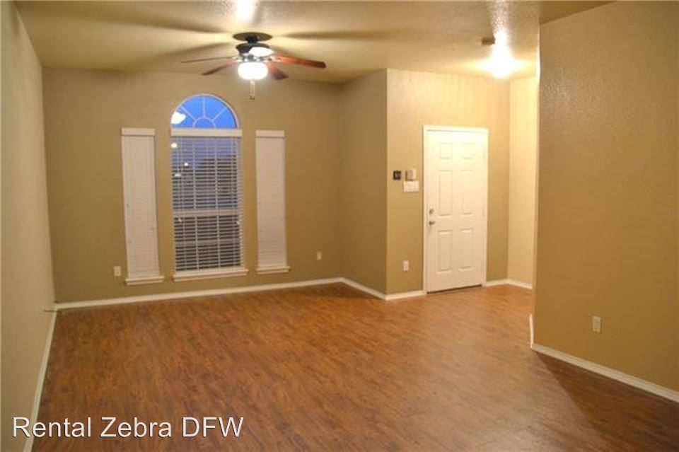 1121 McKavett Dr - Photo 3 of 11