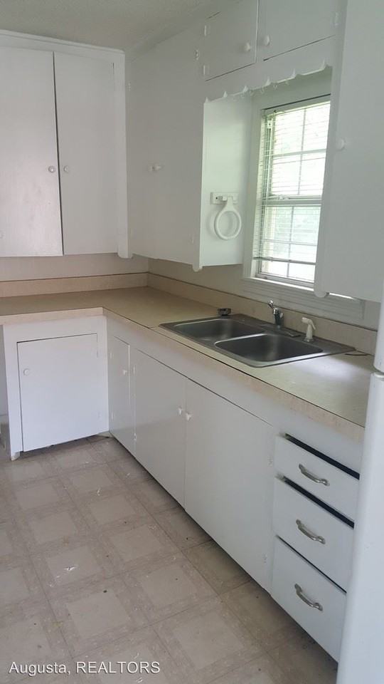 505 State St - Photo 3 of 6