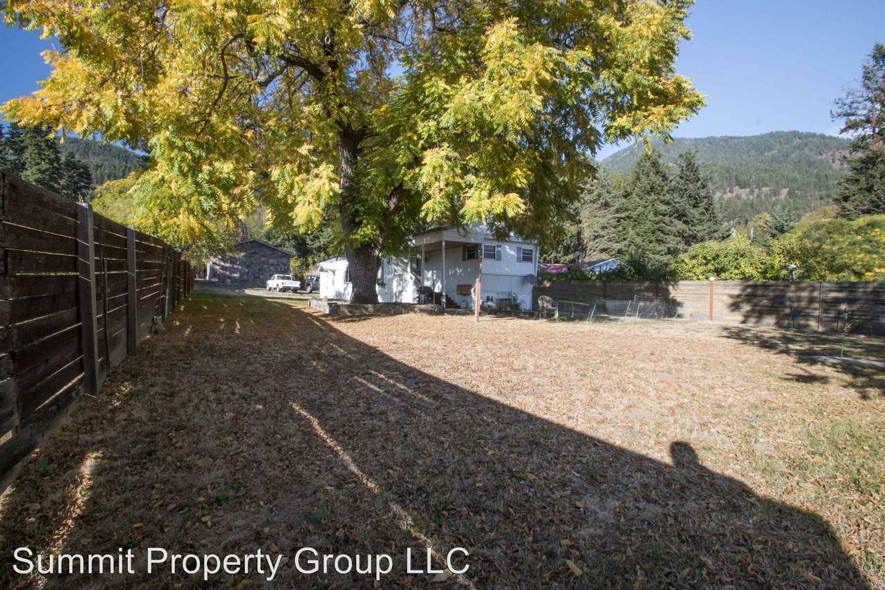 515 Pine Ln - Photo 3 of 14