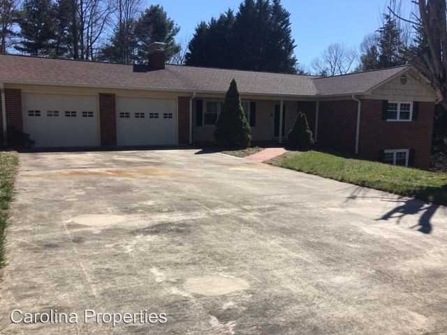 385 Cloverdale Ln - Photo 2 of 33