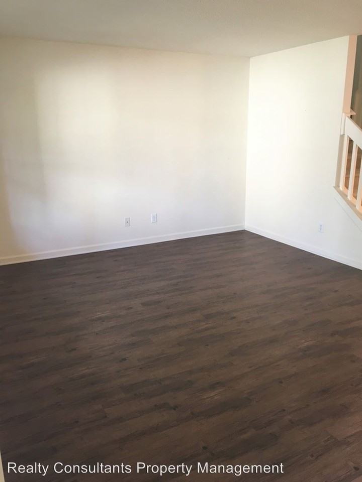 100 Tannenbaum Cir - Photo 3 of 16