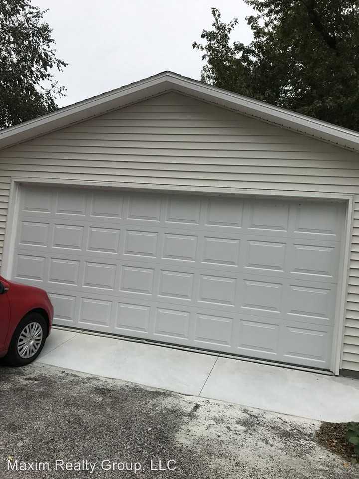 4340 Seward St - Photo 2 of 15