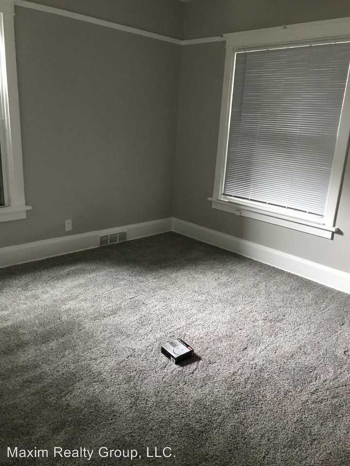 4340 Seward St - Photo 3 of 15