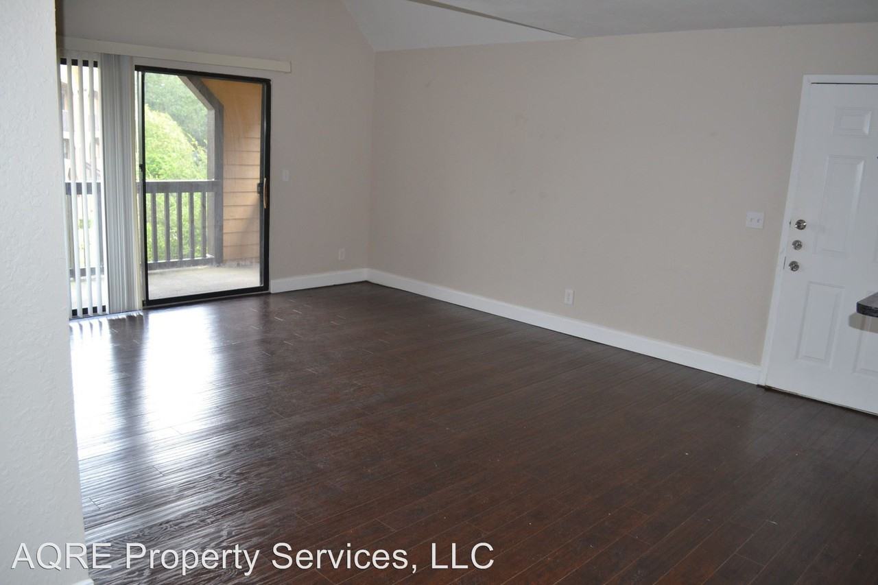 355 Lakepointe Dr #302