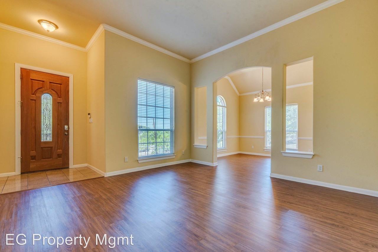21901 Moffat Dr - Photo 2 of 5