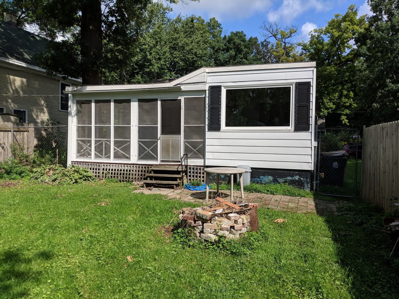517 Cedar St - Photo 2 of 16