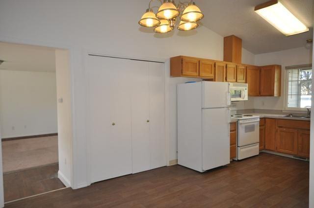 7887 W Pocono St - Photo 3 of 15