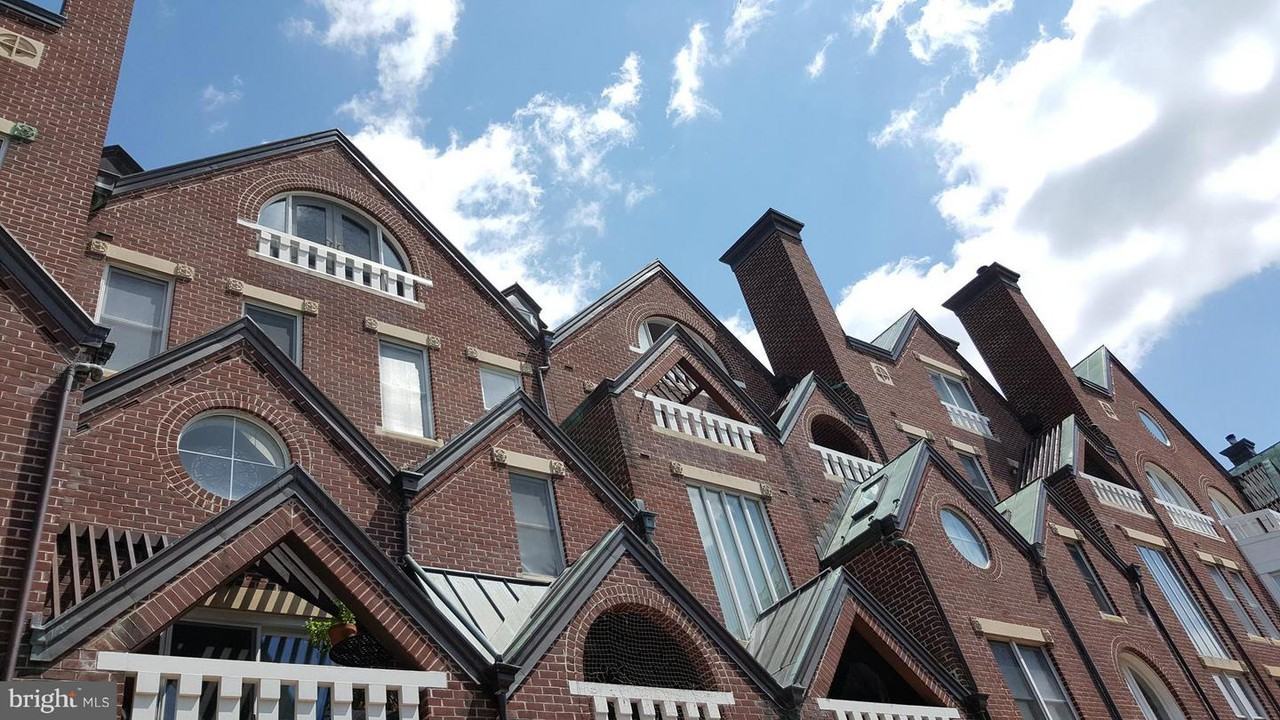 115 N Lee St - Photo 2 of 20