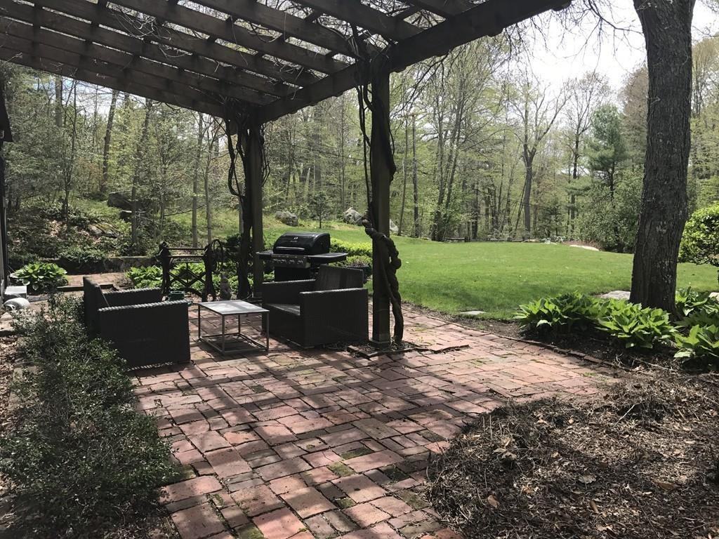 216 Summer St - Photo 3 of 25