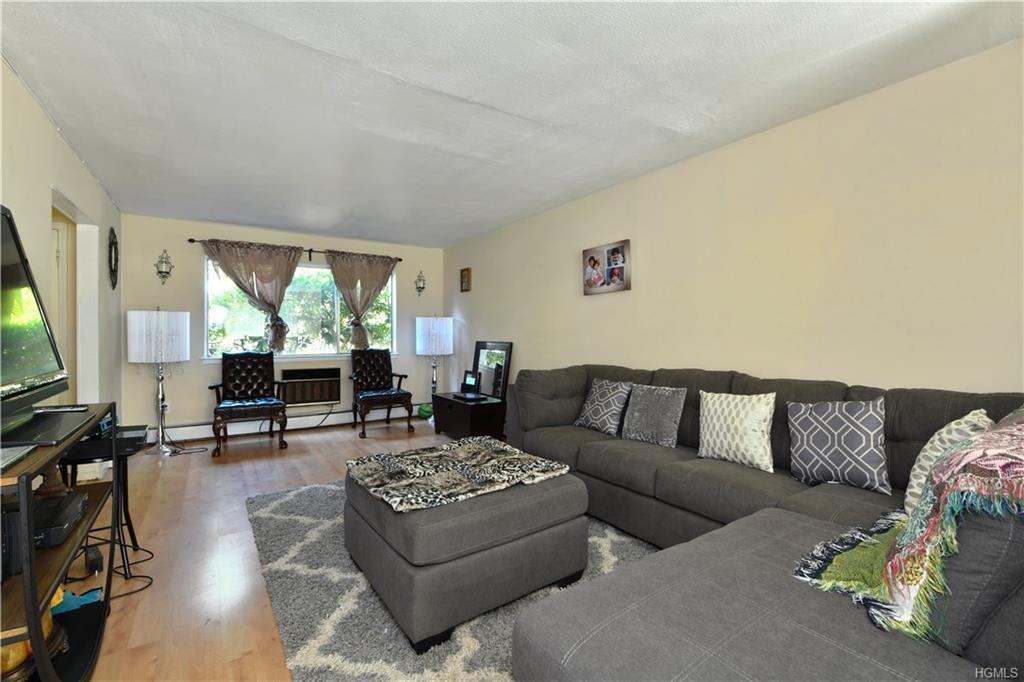 263 Coachlight Square - Photo 2 of 10