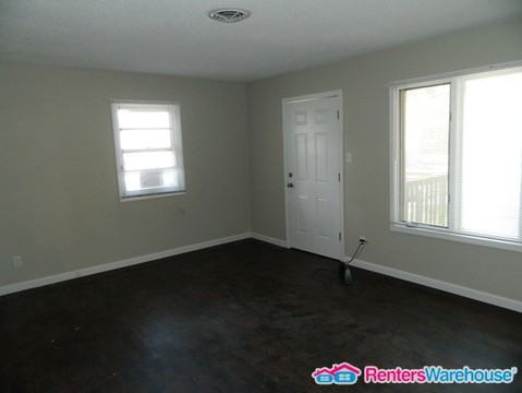 2553 Maury St - Photo 3 of 11