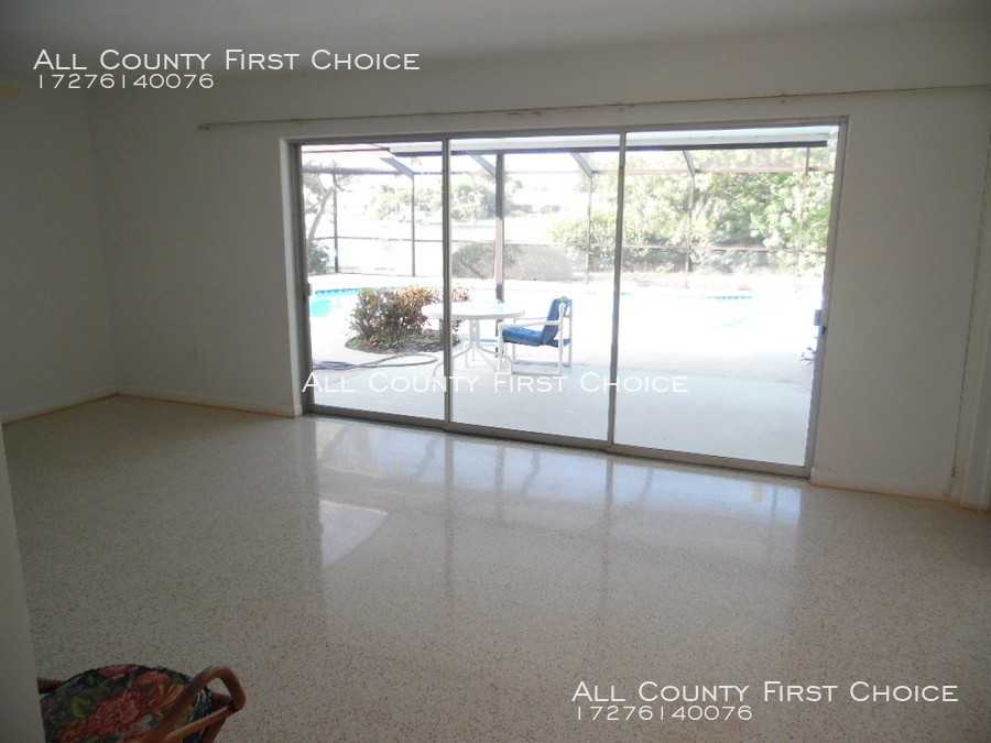 201 Isle Dr - Photo 3 of 12