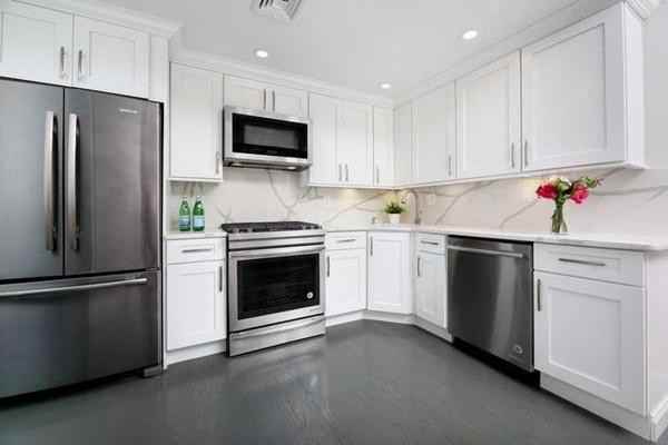 27 Anderson Street #8PH
