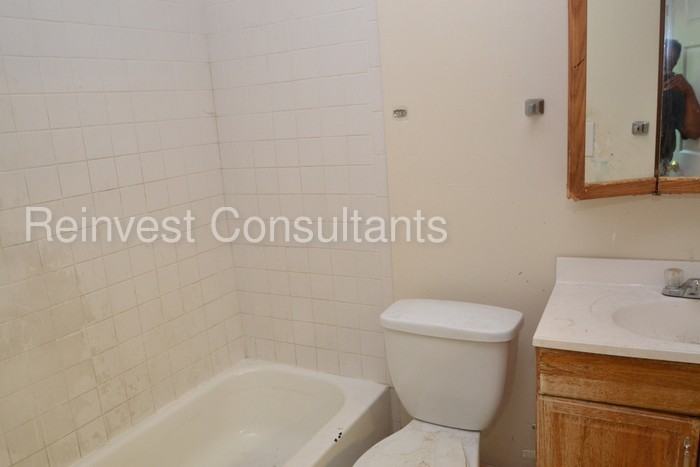 2341 Iroll Ave - Photo 3 of 29