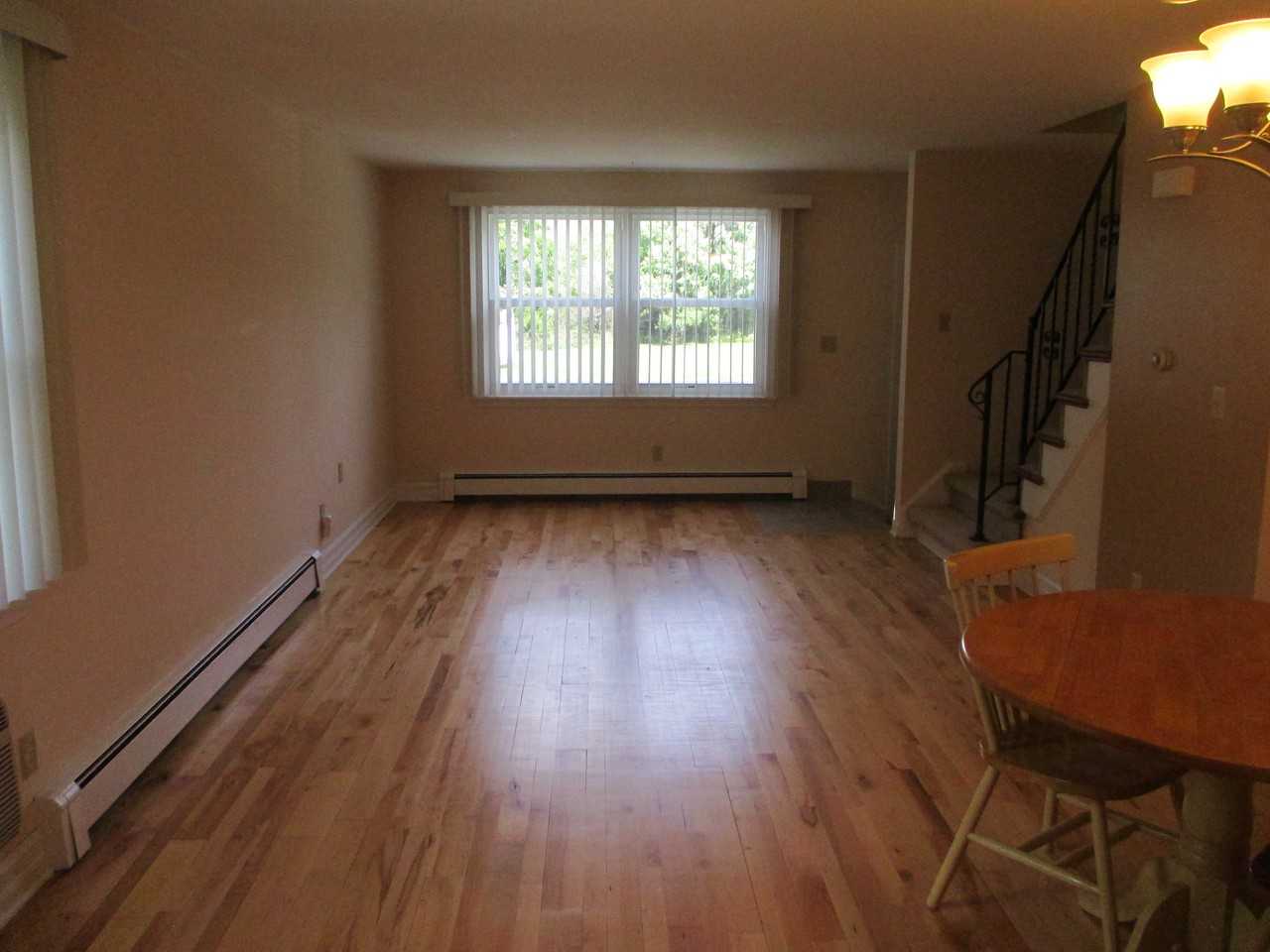 9850 Main St - Photo 2 of 9