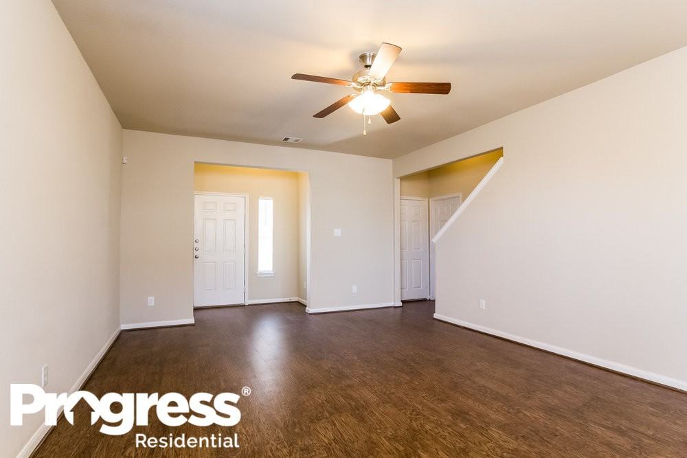 9438 Green Mills Dr - Photo 3 of 15