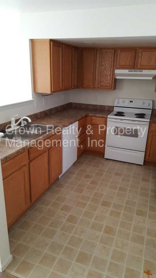 613 West 3rd Street - Photo 3 of 11