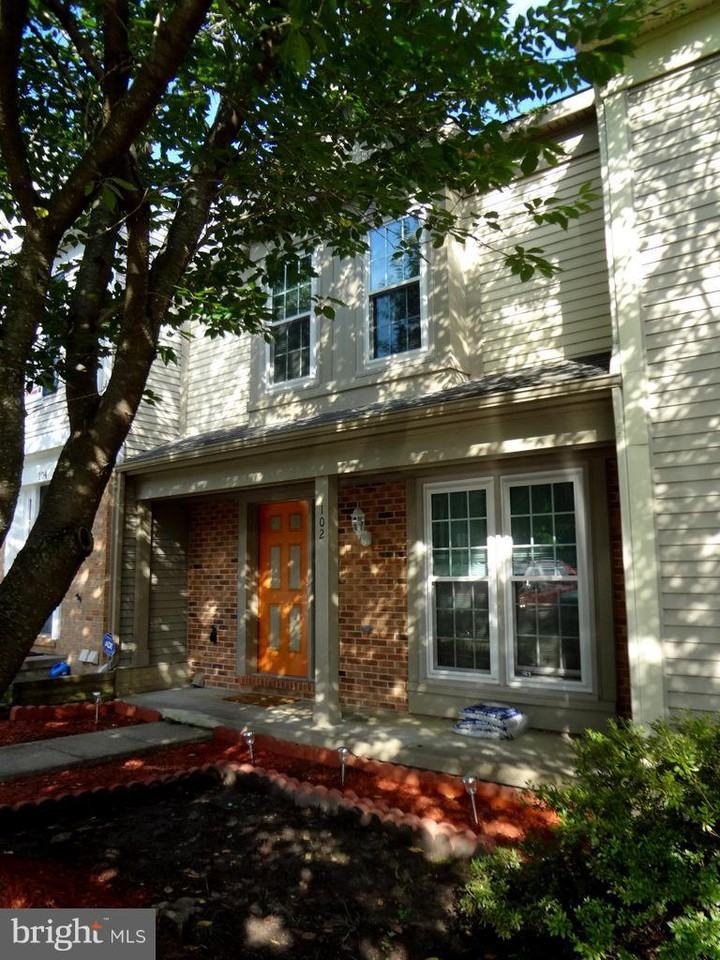 102 Batley Ct - Photo 2 of 30