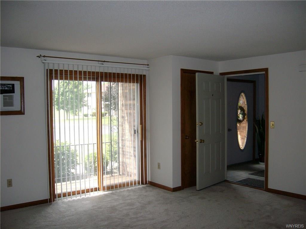 2184 Violet Cir - Photo 2 of 10