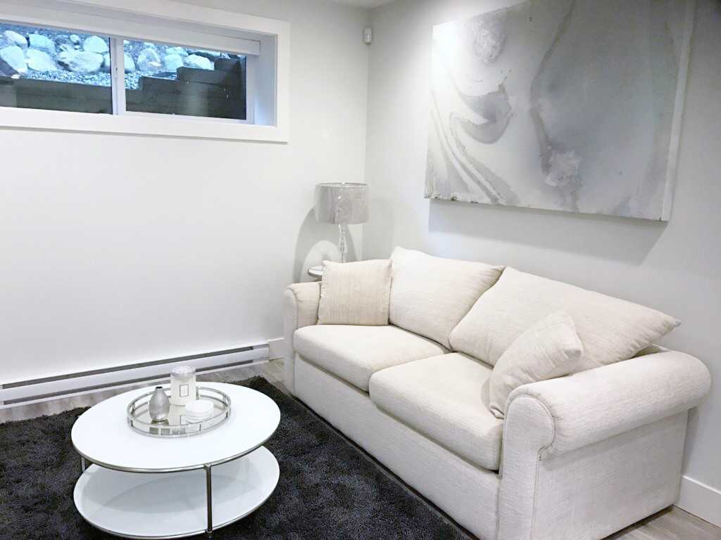 982 Frederick Place - Photo 2 of 10