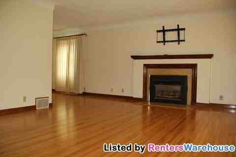 3249 Blackstone Avenue - Photo 2 of 10