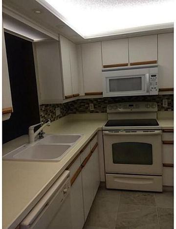 10585 Royal Palm Blvd - Photo 3 of 8