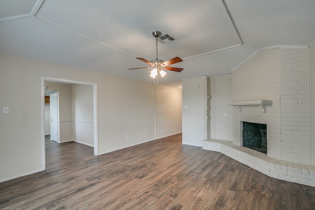 13719 Southline Rd - Photo 2 of 11