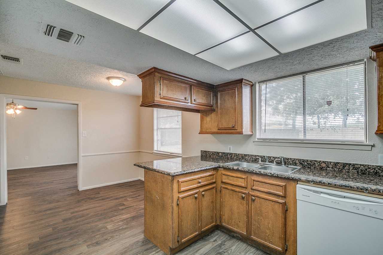 13719 Southline Rd - Photo 3 of 11