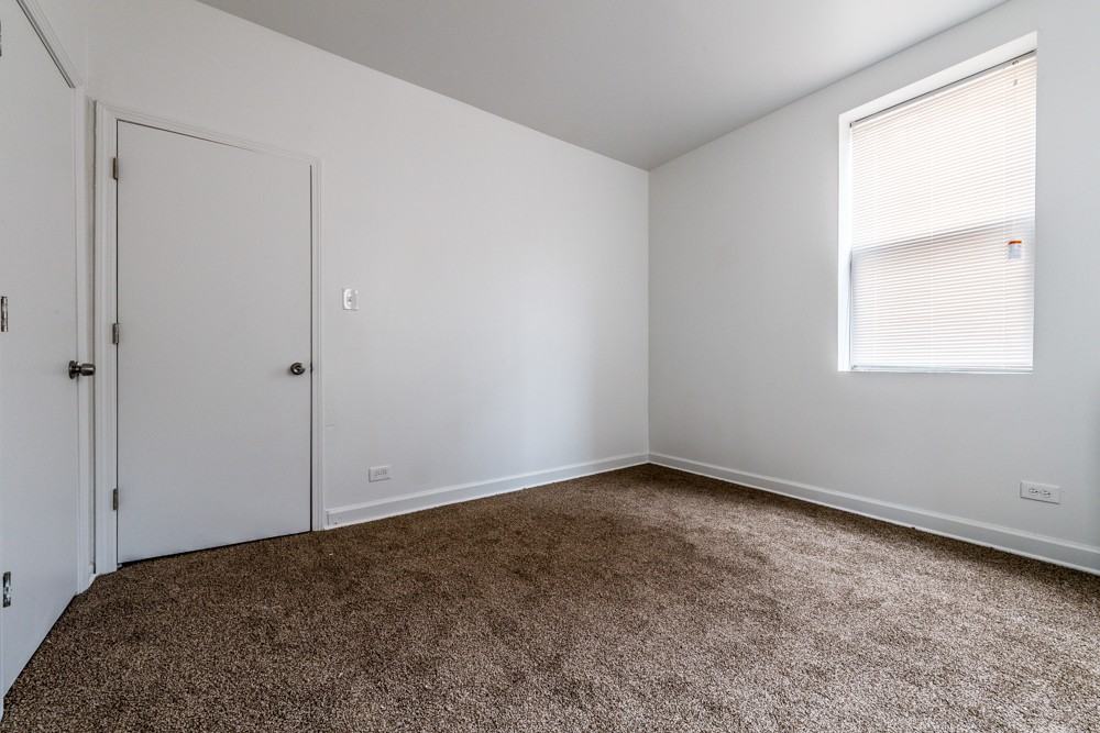 5125 W Madison St - Photo 3 of 10