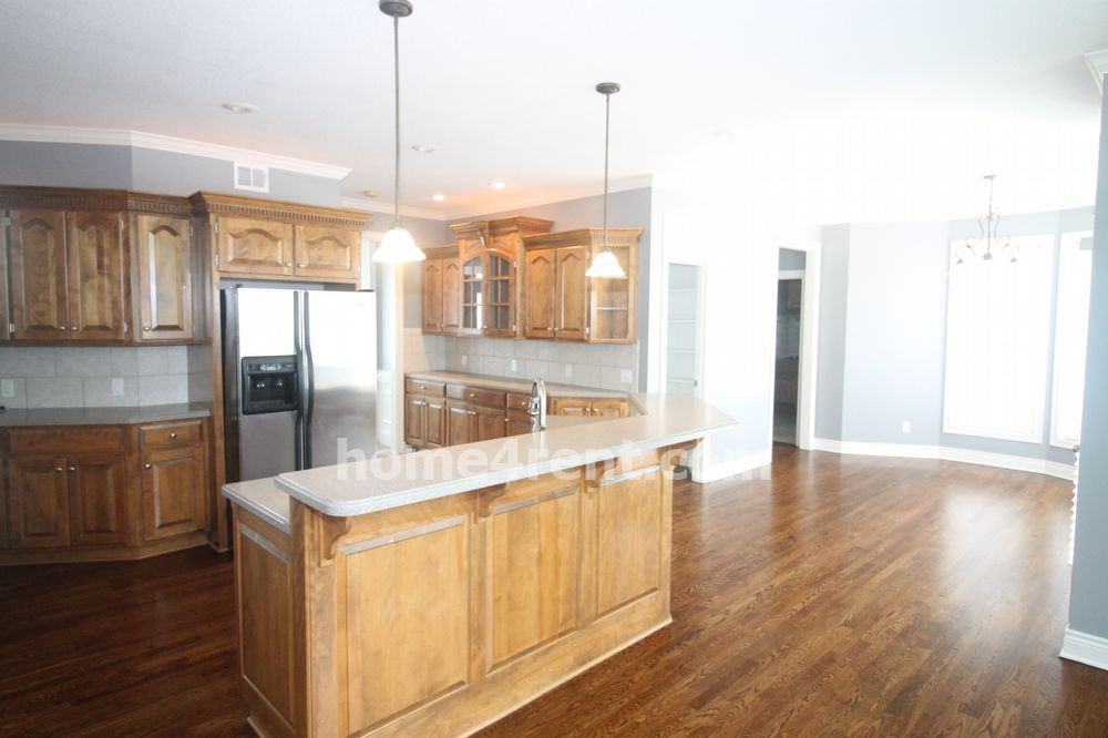 6008 W 142nd St - Photo 2 of 36