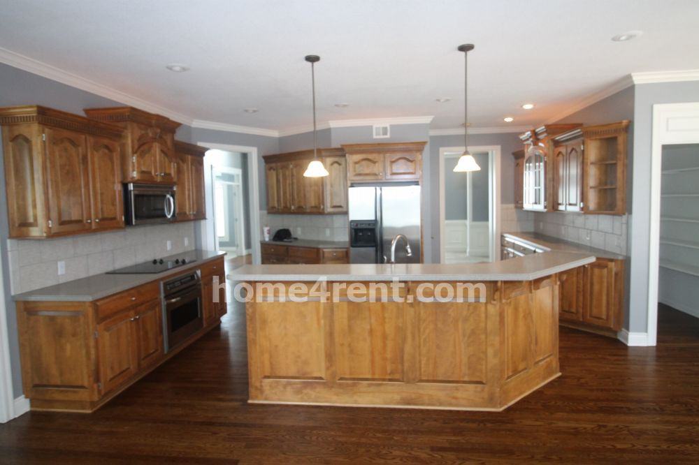 6008 W 142nd St - Photo 3 of 36