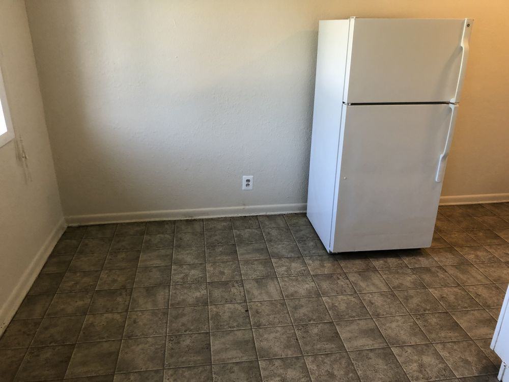 1323 Rolleston St - Photo 3 of 9