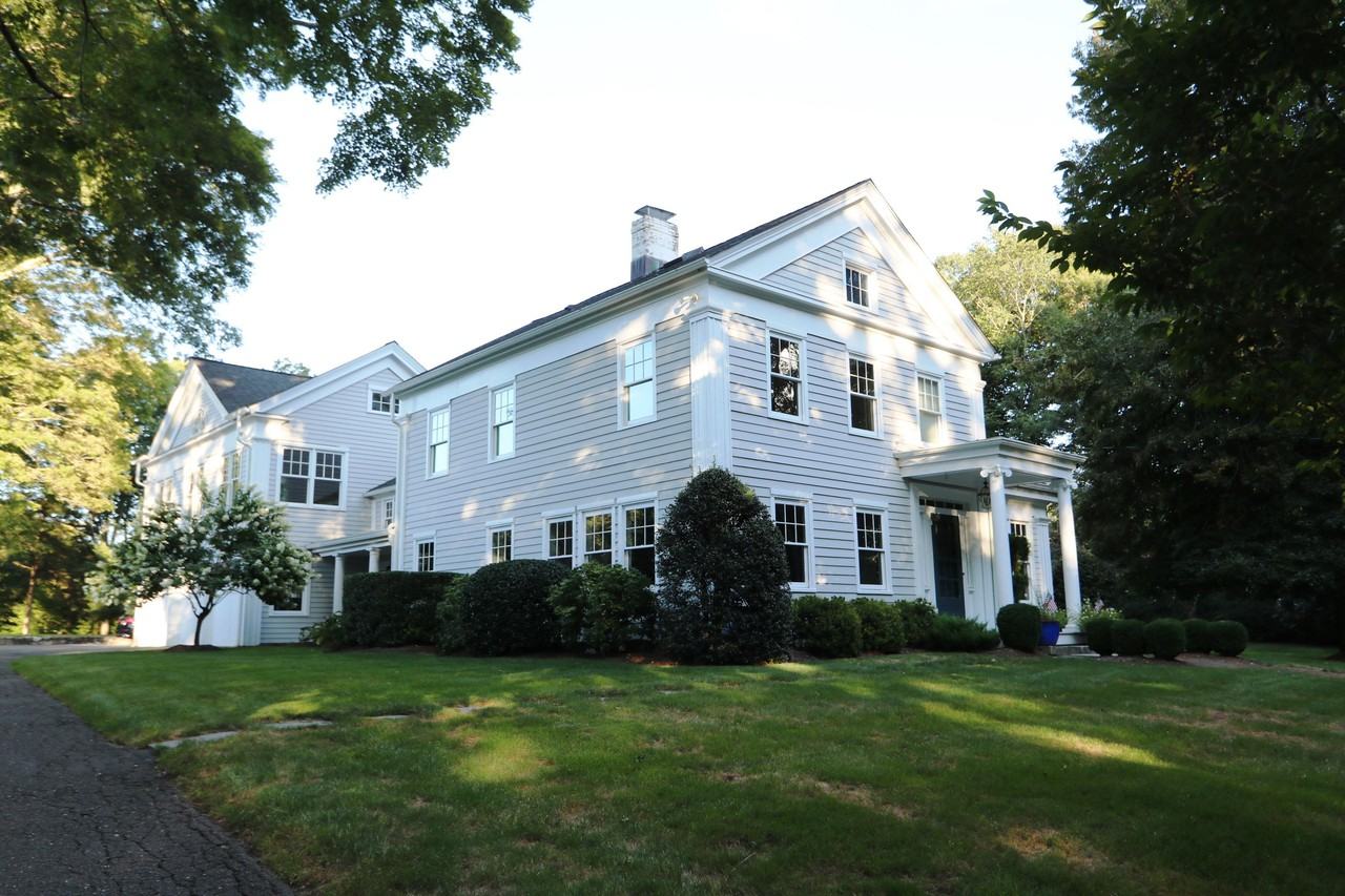 974 Silvermine Rd - Photo 3 of 46