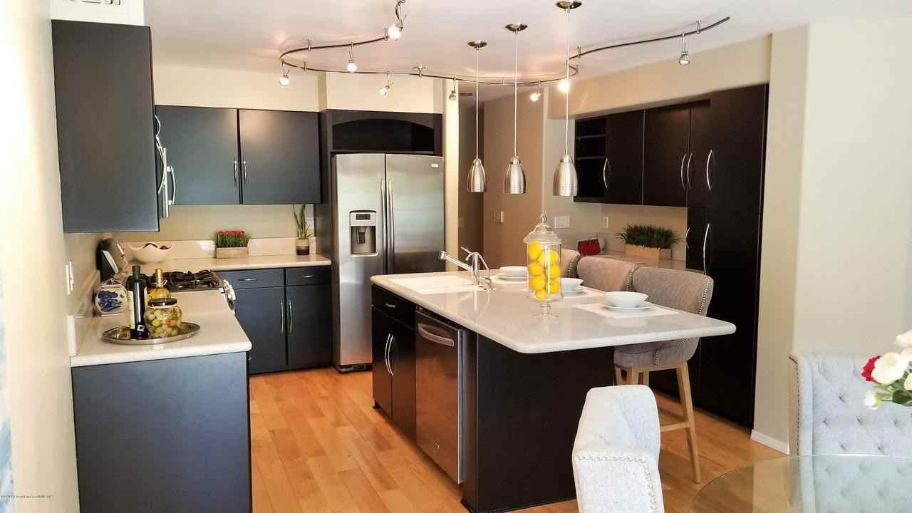 1501 Creekside Ct - Photo 3 of 35