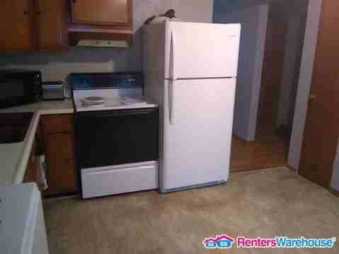 413 Joseph Dr - Photo 3 of 10