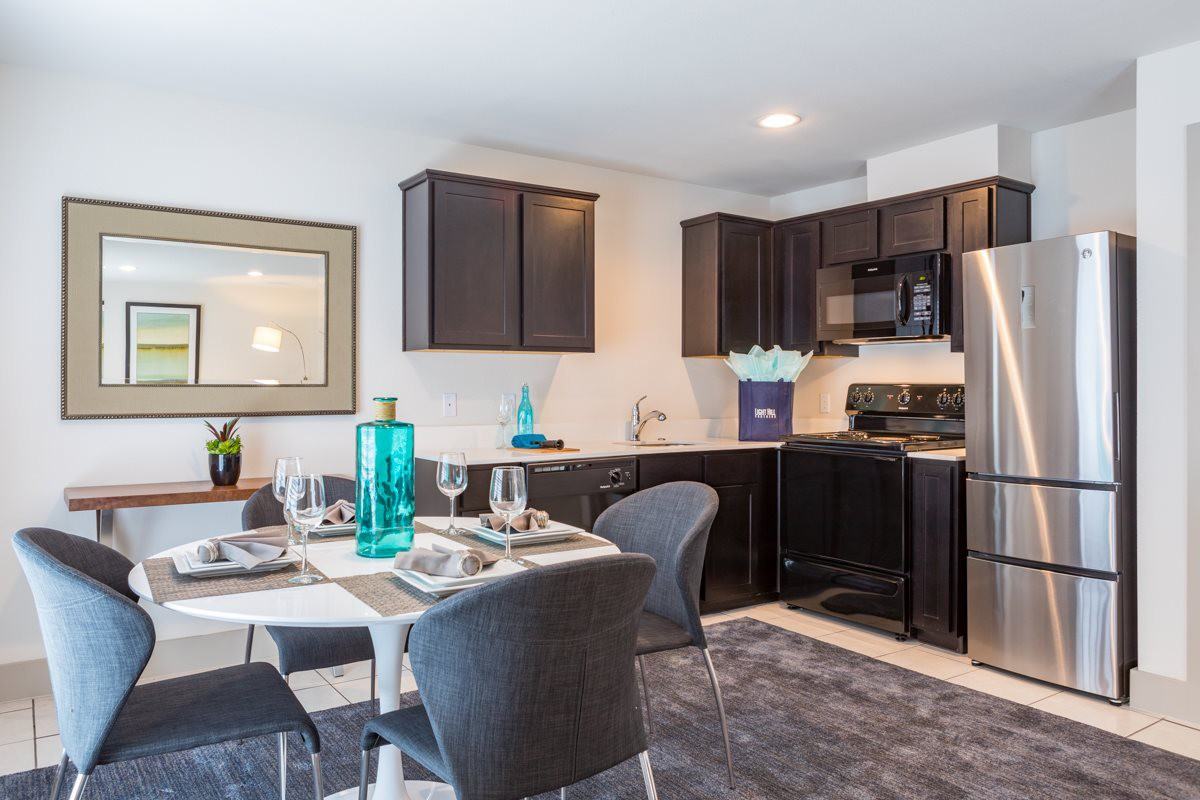 4300 Rosslyn Apartments - Photo 2 of 10