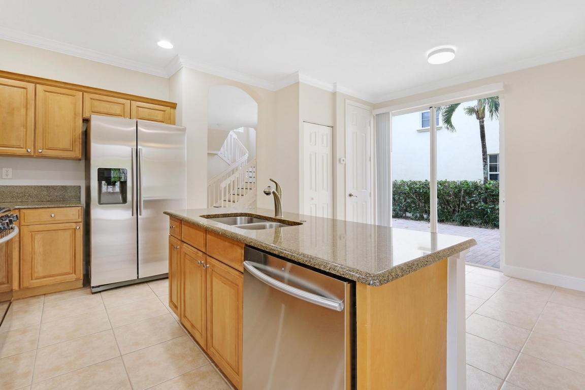 421 Pumpkin Drive - Photo 3 of 16