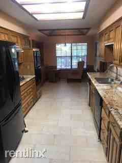 201 Pennsylvania Dr - Photo 3 of 11