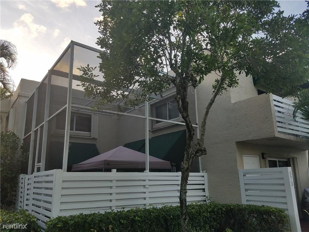 565 NW 97th Ave #565 - Photo 3 of 5