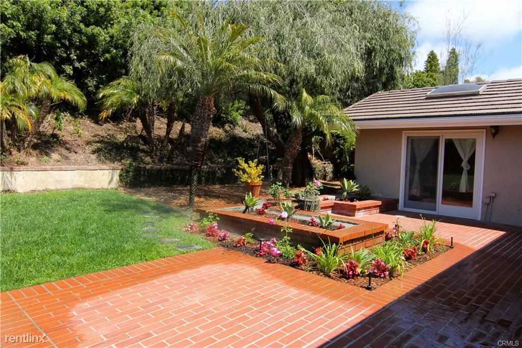 2312 Aralia St - Photo 3 of 34