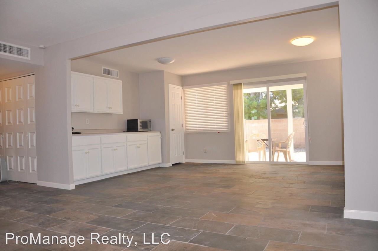 319 E Westchester Dr - Photo 2 of 13