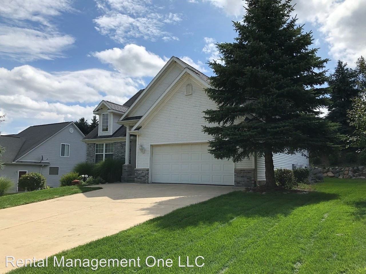 111 Jamestown Dr - Photo 2 of 11