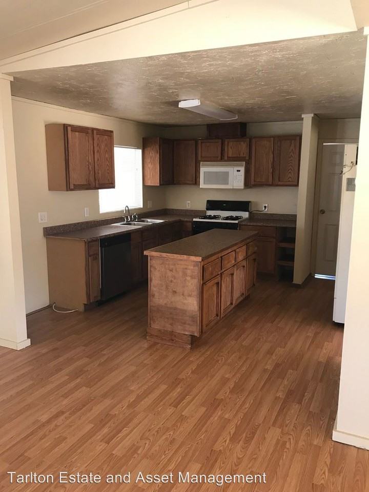 945 E Mt Whitney Ave - Photo 2 of 13