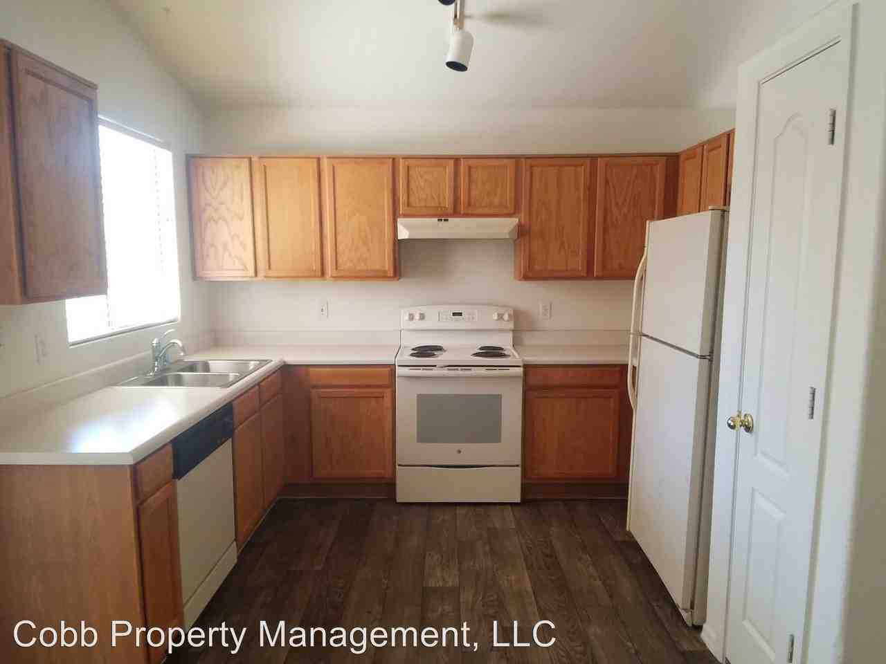 3091 S Vaughn Dr - Photo 3 of 22