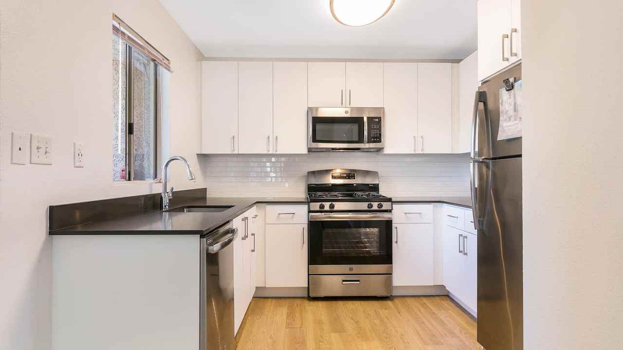 Hathaway - Photo 4 of 34