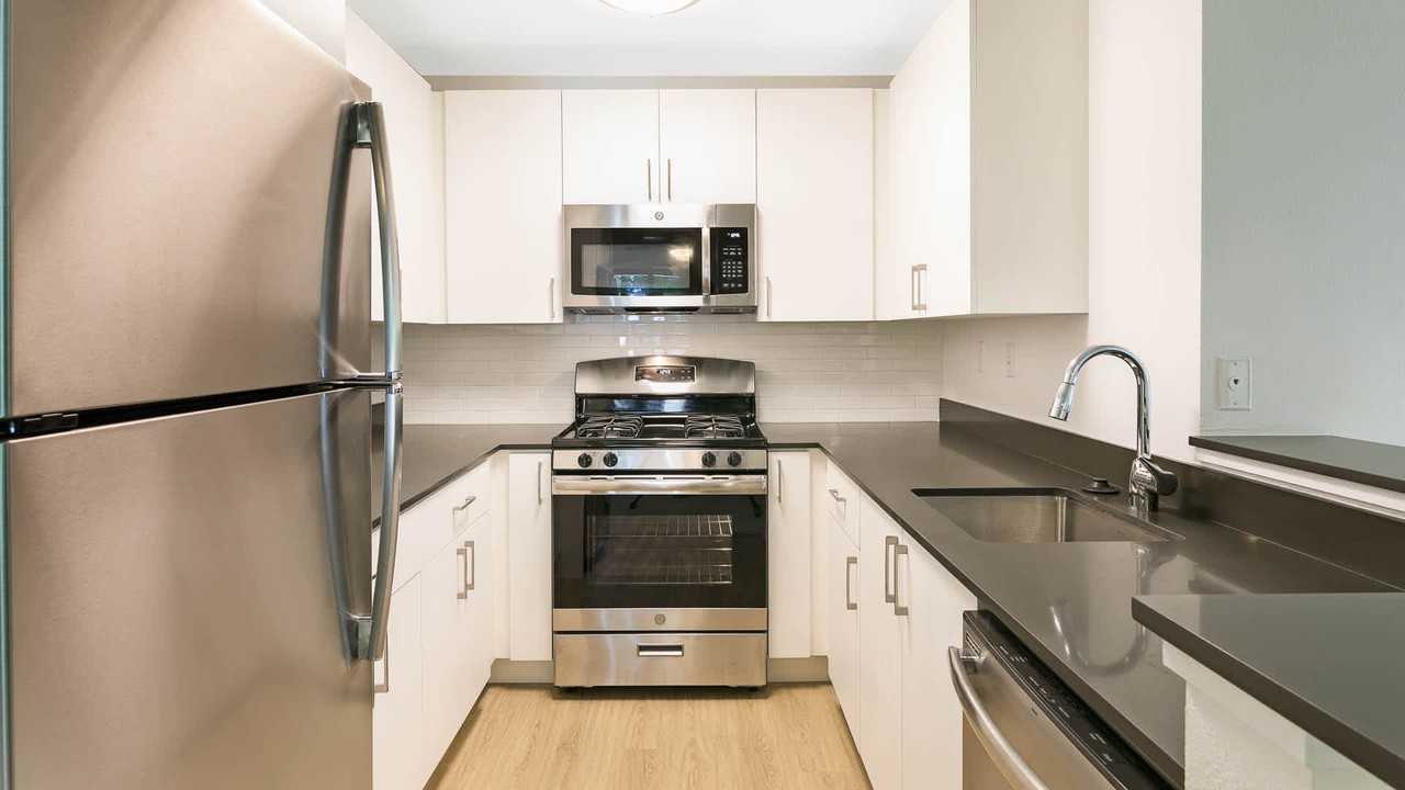 Hathaway - Photo 6 of 34