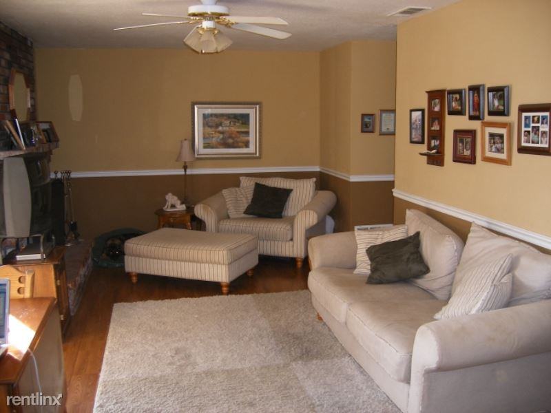 1925 Blue Spruce Dr - Photo 2 of 10